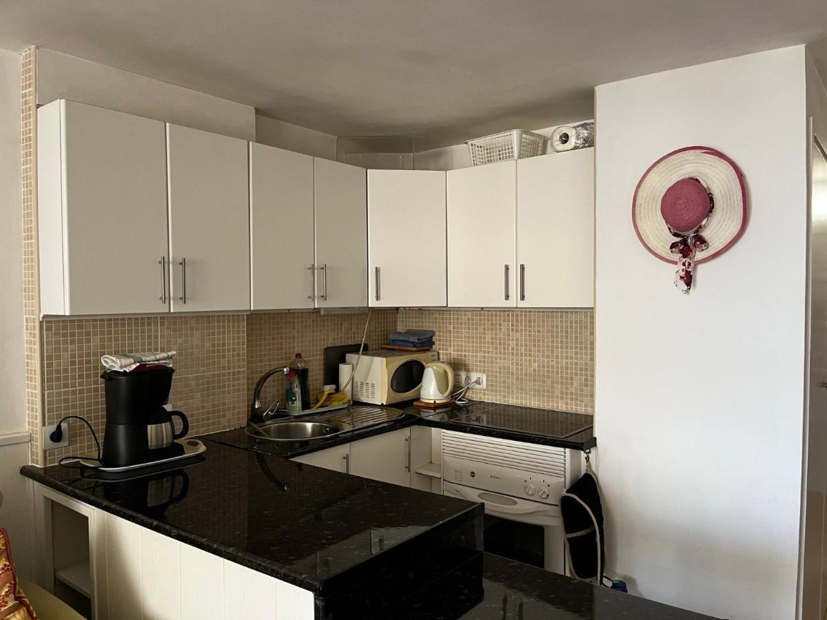 Borinquen Studio Apartment Playa Feñabe Eksteriør bilde